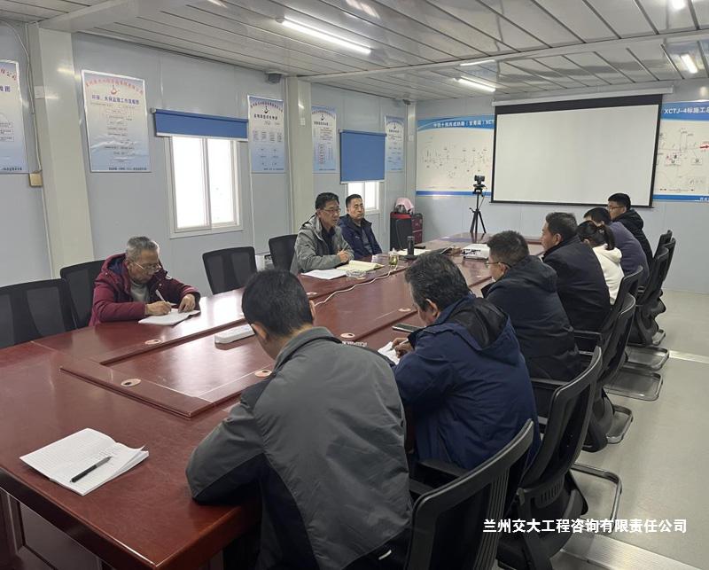 1737782924713063722.jpg 公司领导赴西成项目慰问指导工作2-1.jpg